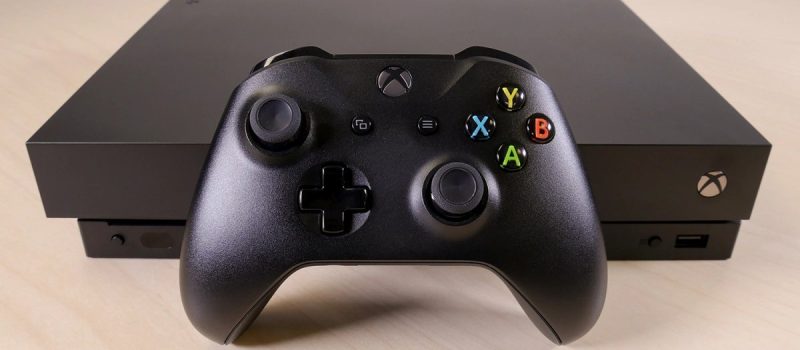 xbox-one-x-review-controller-in-front-system
